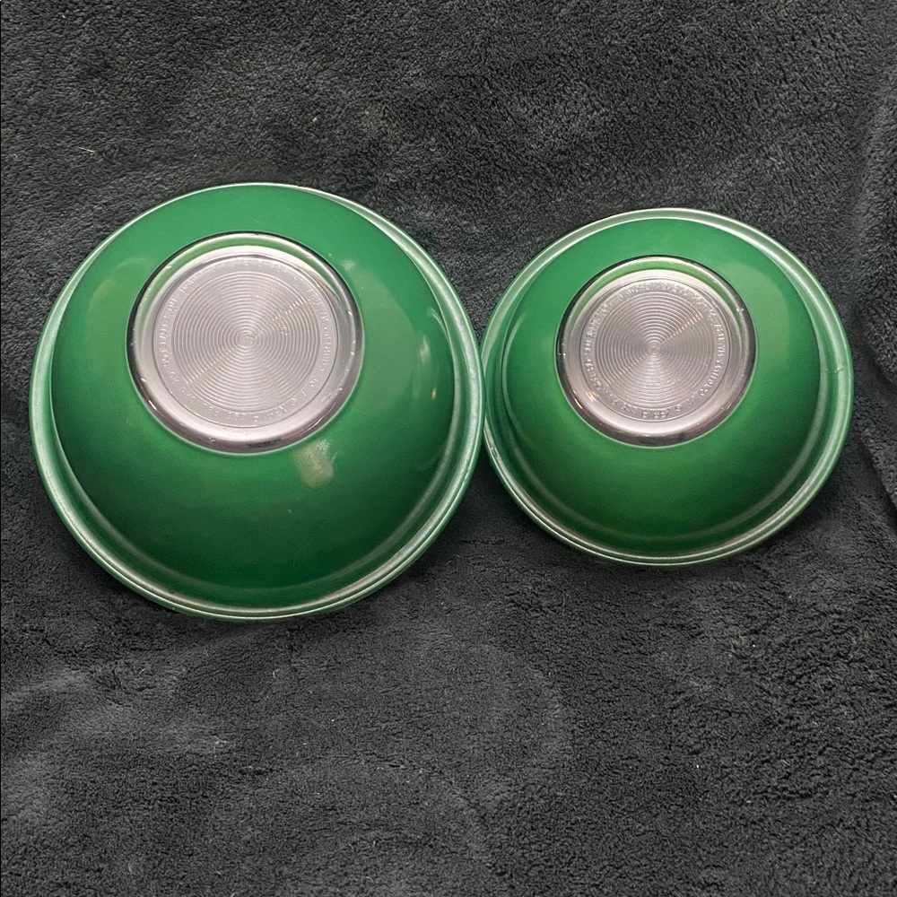 Vintage Pyrex Set of 3 Nesting Mixing Bowls 322 323 325 Green
Clear Bottom - Picture 8 of 16